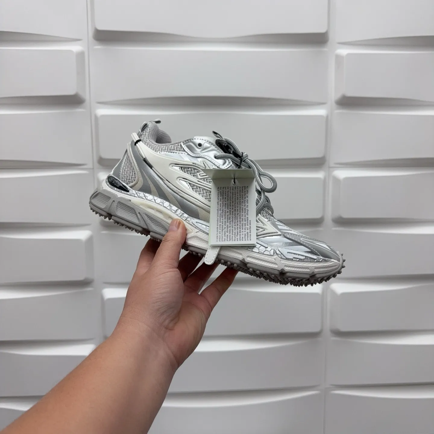 【off- white】P: 720💰Couple style👫, Size: 35-44 (Male 38.45.46 custom-made) High-quality version👊"Out of office" series original mold opening, original lasting, production process 1:1 original version ➰OFF GREY) OFF-WHITE Be Right Back Couple style👫Round toe lace-up arrow pattern low-top lifestyle casual shoes green. A running shoe called the "Be Right Back" sneaker. The design of this sneaker is inspired by Japanese sports aesthetics and craftsmanship, with running performance and principles at its core.